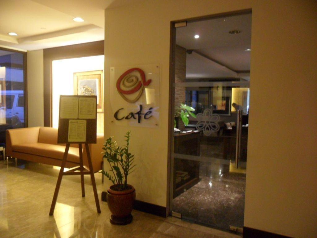 Amorsolo Mansion Hotel Манила Экстерьер фото