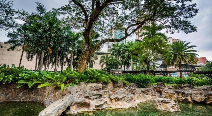 Amorsolo Mansion Hotel Манила Экстерьер фото